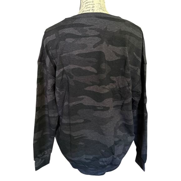 Tuff Athletics Gray Camo Long Sleeve Lightweight Sweatshirt Size Small - Picture 2 of 4